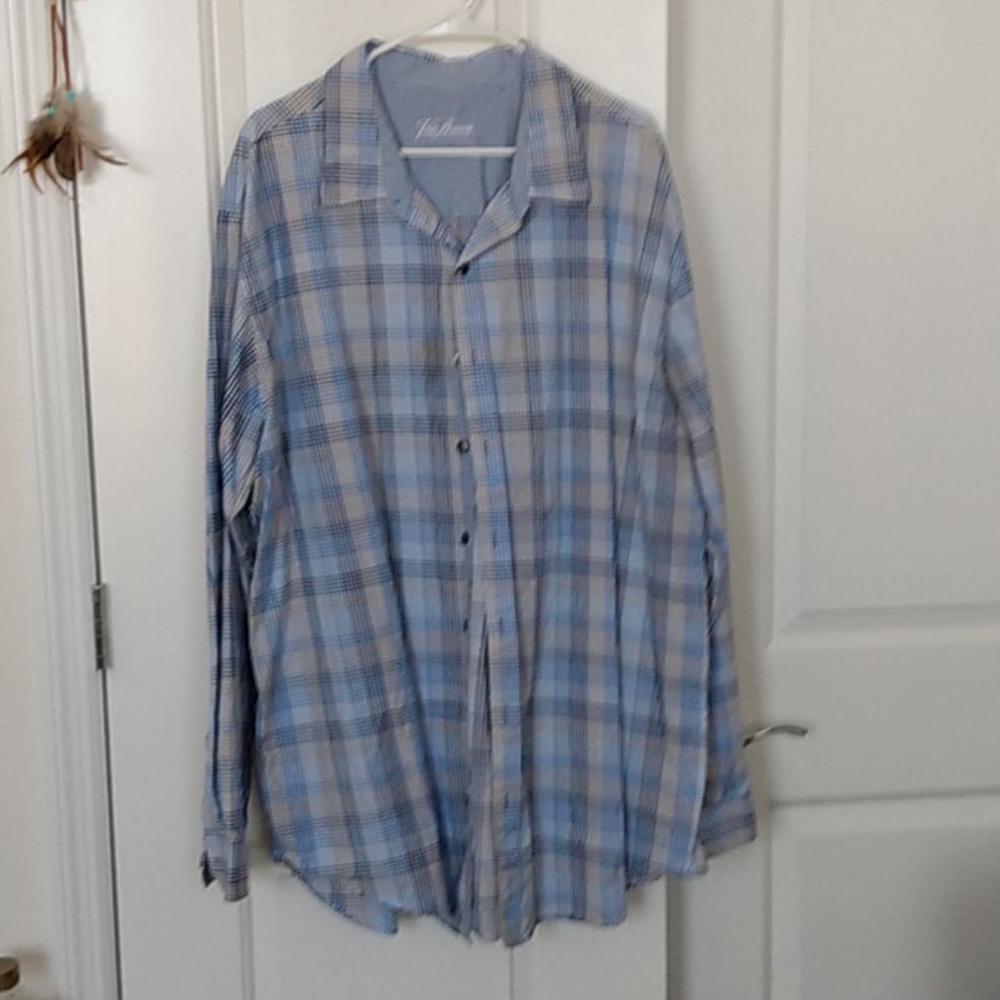 VAN HEUSEN MEN'S BUTTON DOWN SHIRT